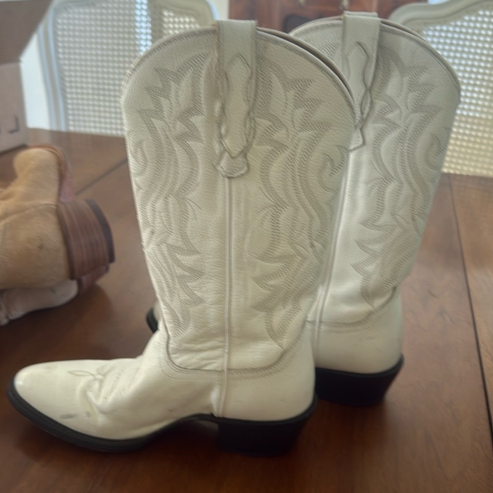 Size 6 white boots
